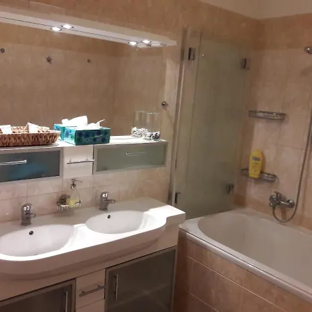 Vinohrady Garden Apartment Prag